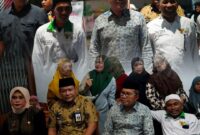 Wali Kota Makassar Danny Pomanto didampingi Camat Tamalate H. Emil Yudiyanto Tadjuddin, SE.,M.Si bersama Lurah Bongaya Andi Edha Wawo dalam acara Buka Puasa Bersama