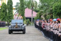 Kapolda Sulawesi Selatan Irjen Pol Andi Rian R Djajadi, S.I.K., M.H. Memimpin Apel Gelar Pasukan Operasi Ketupat 2024