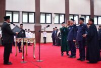 Penjabat Gubernur Sulsel, Bahtiar Baharuddin, melantik 89 pejabat administrator dan 77 pejabat pengawas