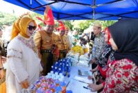 Penjabat Ketua Tim Penggerak PKK Sulsel, Sofha Marwah Bahtiar, mendampingj Penjabat Gubernur Bahtiar Baharuddin, menghadiri peringatan Hari Ulang Tahun (HUT) Jeneponto ke 161