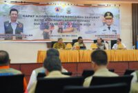 Kepala Badan Nasional Penanggulangan Bencana (BNPB) RI, Letjen TNI Suharyanto, menyerahkan bantuan Rp2,5 Miliar Dana Siap Pakai (DSP)