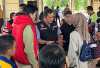 Penjabat Gubernur Sulsel, Bahtiar Baharuddin, hingga saat ini masih berada di lokasi banjir dan tanah longsor di Kabupaten Luwu