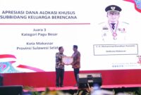 Kota Makassar kembali diganjar penghargaan. Kali ini penghargaan itu datang dari Badan Kependudukan dan Keluarga Berencana Nasional