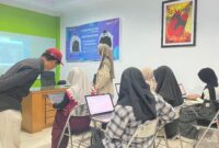 Sejumlah mahasiswa yang juga merupakan anggota tim Laboratorium Komunikasi dan Multimedia Prodi Ilmu Komunikasi UMI terlihat sangat antusias mengikuti pelatihan
