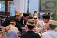Wali Kota Makassar Moh Ramdhan Pomanto bersama Menteri Pariwisata dan Ekonomi Kreatif (Menparekraf) Sandiaga Salahuddin Uno menjadi saksi pernikahan
