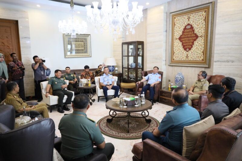 Wali Kota Makassar Moh Ramdhan Pomanto menerima kunjungan Direktur Jenderal Badan Peradilan Militer dan Tata Usaha Negara