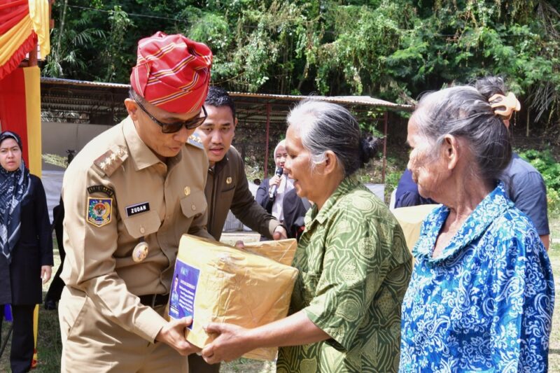 Dewan Korpri Provinsi Sulawesi Selatan (Sulsel) melaksanakan Bakti Sosial Pasca Bencana di SMKN 5 Toraja Utara