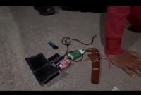 seorang  pemuda berbaju merah yang kedapatan membawa senjata tajam jenis badik tertangkap basah oleh personel Patroli Presisi Ditsamapta Polda Sulsel saat tengah melakukan razia rutin.