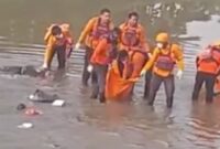 Warga Jatiasih, Kota Bekasi, dihebohkan oleh penemuan tujuh mayat yang mengambang di Kali Bekasi