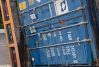 Sebuah truk kontainer bermuatan 30 ton minyak goreng mengalami kecelakaan setelah menabrak gerbang Universitas Muslim Makassar (UNM) di Jalan Pettarani, Makassar, pada Kamis, 24 Oktober 2024.