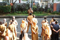 Pemerintah Kecamatan Mamajang menggelar Apel Pagi yang berlangsung di Halaman Kantor Camat Mamajang, Jalan Lanto Dg. Pasewang No. 10, pada Senin (28/10/2024).