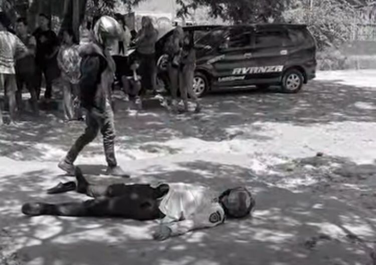 Mantan kepala Unit Pelaksana Teknis (UPT) Dinas Perhubungan Bantaeng, Sulawesi Selatan, Andi Anwar Arifin dikeroyok warga