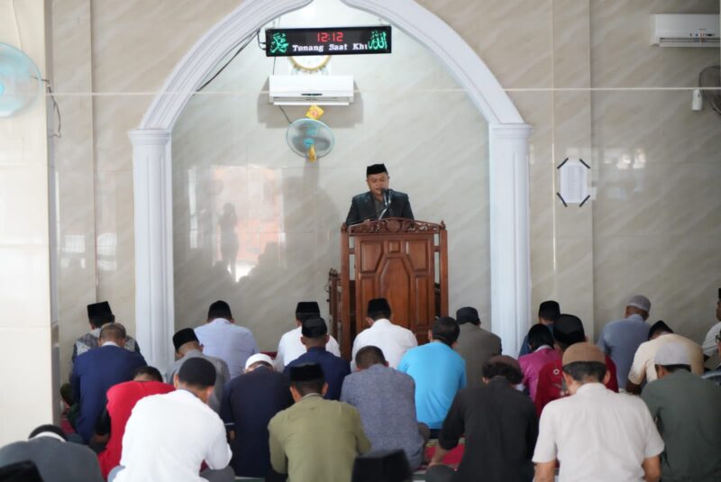Kegiatan Safari Jumat yang diselenggarakan oleh Pemerintah Kecamatan Tamalate berlangsung di Masjid Nurul Hidayah, Kelurahan Barombong, Pada Jumat, 11 Oktober 2024.