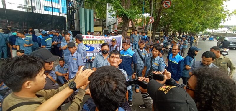 Ribuan honorer Non ASN APBN Dinas Sumber Daya Air Cipta Karya dan Tata Ruang (SDA CKTR) yang sudah masuk database Badan Kepegawaian Negara (BKN) masih mempertanyakan nasib mereka agar bisa ikut untuk seleksi PPPK tahun ini.