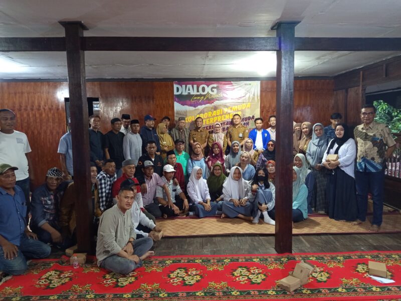 Kegiatan Dialog Lorong Wisata digelar di Balla Lompoa, Kelurahan Barombong, Kecamatan Tamalate, dengan kehadiran sejumlah pejabat penting, termasuk Kepala Dinas Sosial Kota Makassar, Kepala Dinas UMKM & Koperasi Kota Makassar, serta perwakilan dari KNPI Kota Makassar, Pegadaian, dan masyarakat setempat.