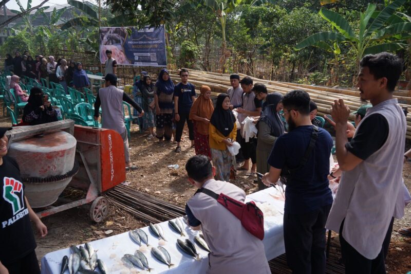 Masjid Umarayn, di bawah naungan Yayasan Edukasi Ekonomi Syariah, berhasil melaksanakan program berbagi bahan pokok kepada warga sekitar pada Sabtu, 26 Oktober 2024, pukul 08.00 WITA.