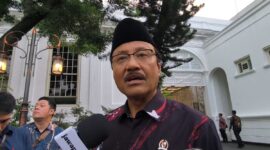 Menteri Sosial (Mensos) Saifullah Yusuf, yang akrab disapa Gus Ipul di Kompleks Istana, Jakarta, Selasa (3/2/2026).(KOMPAS.com/Rahel)

